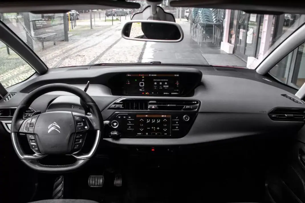Citroën Grand C4 Spacetourer 2019 - 10900 EUR, 259898 km - AUTO.MOTO.pt - 259898km - foto 23 de 30
