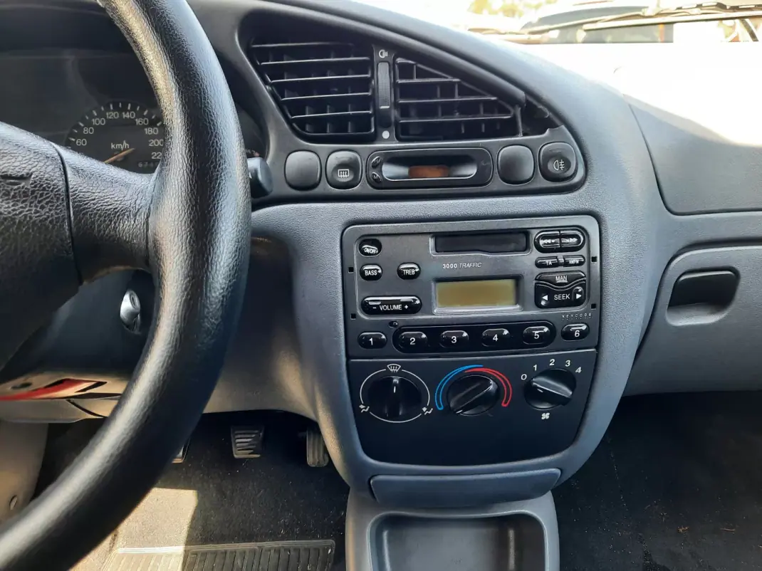 Ford Fiesta 1998 - 995 EUR, 67488 km - AUTO.MOTO.pt - 67488km - foto 7 de 8