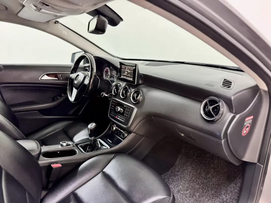 Mercedes-Benz A 180 2014 - 13750 EUR, 157000 km - AUTO.MOTO.pt - 157000km - foto 39 de 45
