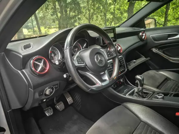 Mercedes-Benz GLA 180 2015 - 15250 EUR, 190000 km - AUTO.MOTO.pt - 190000km - foto 19 de 26