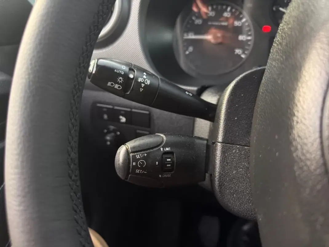 Citroën BERLINGO 1.6hdi 3L AUTOMATICA 2017 - 9950 EUR, 219000 km - AUTO.MOTO.pt - 219000km - foto 10 de 23