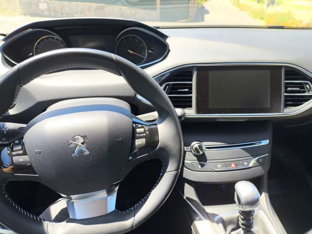 Peugeot 308 2016 - 9165 EUR, 160500 km - 160500km - foto 7 de 12