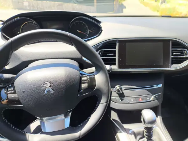 Peugeot 308 2016 - 9165 EUR, 160500 km - 160500km - foto 7 de 12