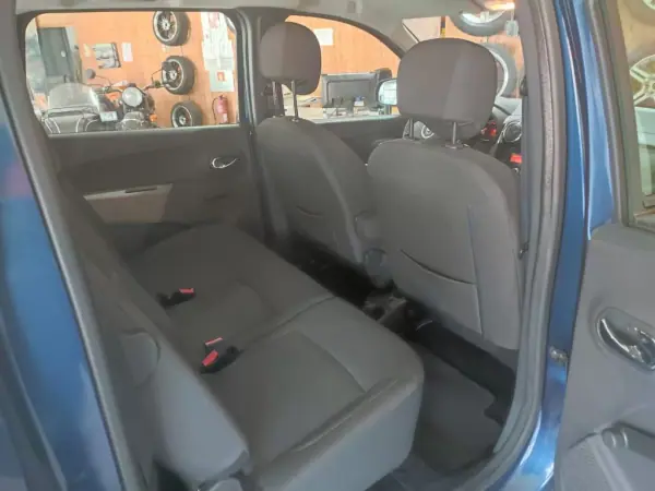 Dacia Lodgy 2016 - 12900 EUR, 161000 km - AUTO.MOTO.pt - 161000km - foto 15 de 16