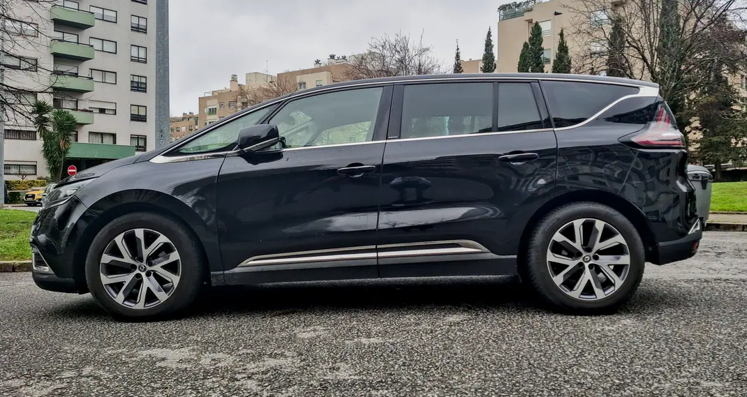 Renault Espace 2016 - 12500 EUR, 220000 km - AUTO.MOTO.pt - 220000km - foto 3 de 10