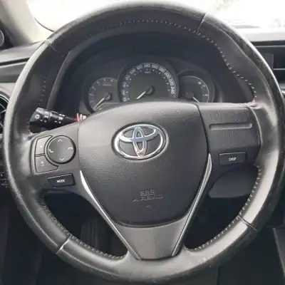 Toyota Auris 2015 - 7450 EUR, 338000 km - AUTO.MOTO.pt - 338000km - foto 7 de 12
