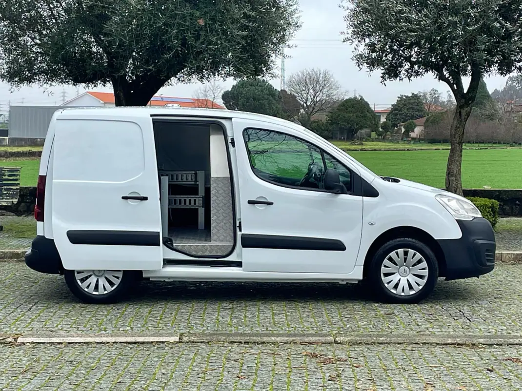 Citroën Berlingo 1.6 HDI IVA Dedutível 2019 - 10900 EUR, 142000 km - AUTO.MOTO.pt - 142000km - foto 6 de 36
