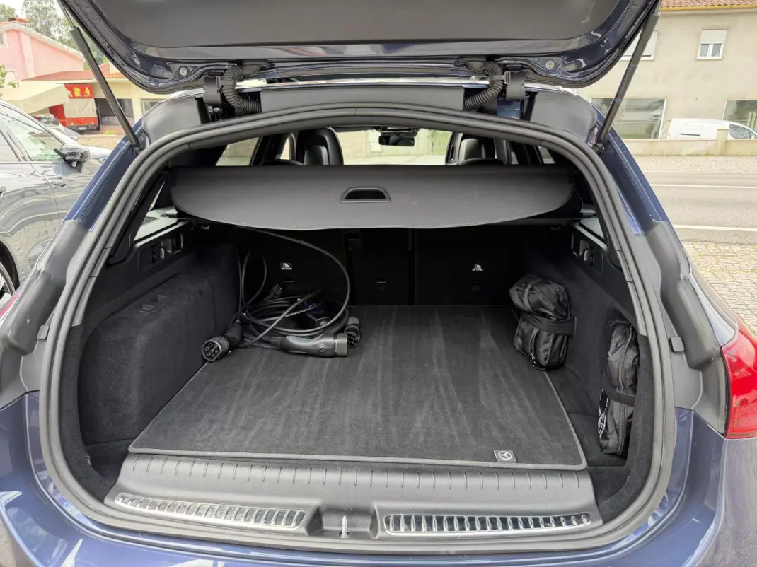 Mercedes-Benz C 300e 2024 - 51500 EUR, 26210 km - AUTO.MOTO.pt - 26210km - foto 21 de 22