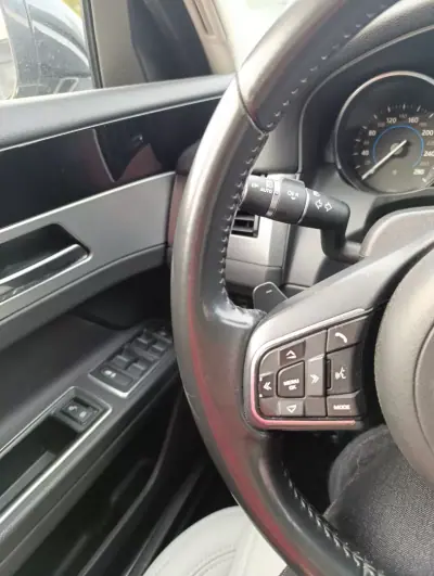 Jaguar XF 2017 - 19900 EUR, 173000 km - AUTO.MOTO.pt - 173000km - foto 16 de 19