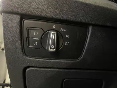 Volkswagen Passat Variant 2019 - 15750 EUR, 257000 km - AUTO.MOTO.pt - 257000km - foto 28 de 33