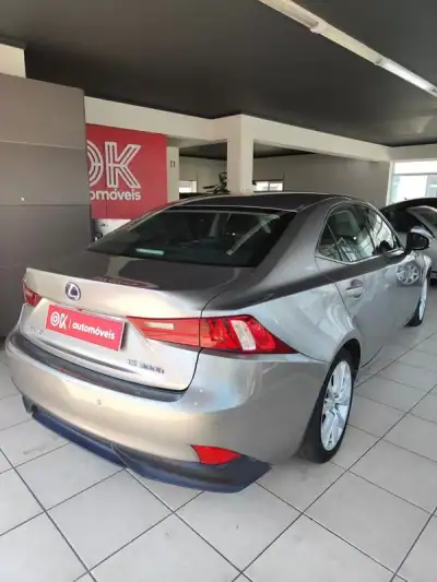 Lexus IS 300H 2013 - 19990 EUR, 170000 km - AUTO.MOTO.pt - 170000km - foto 11 de 38