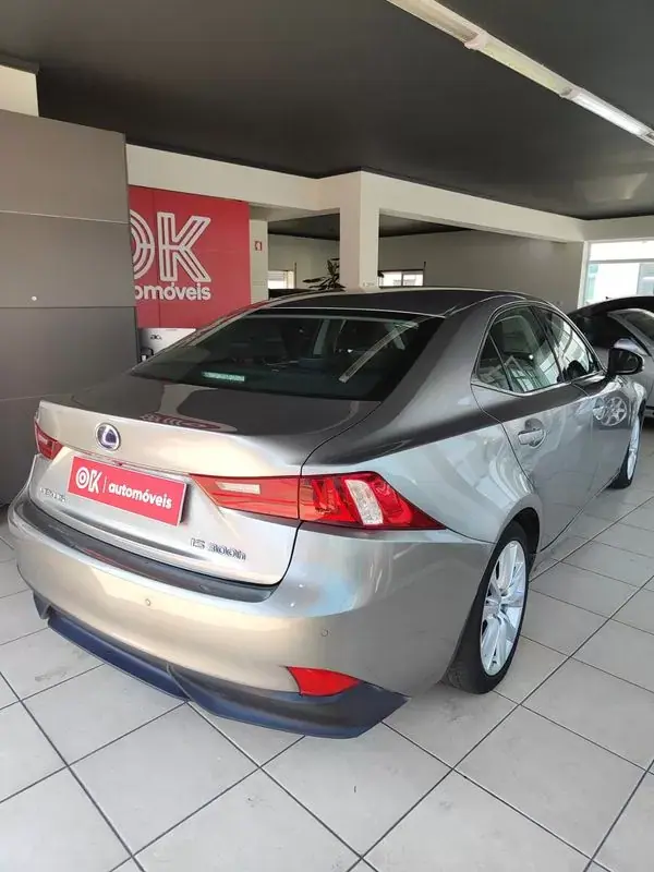 Lexus IS 300H 2013 - 19990 EUR, 170000 km - AUTO.MOTO.pt - 170000km - foto 11 de 38
