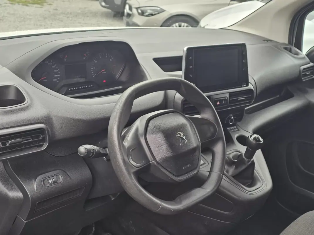 Peugeot Partner 3 lugares Longa 2021 - 10999 EUR, 140000 km - AUTO.MOTO.pt - 140000km - foto 7 de 14