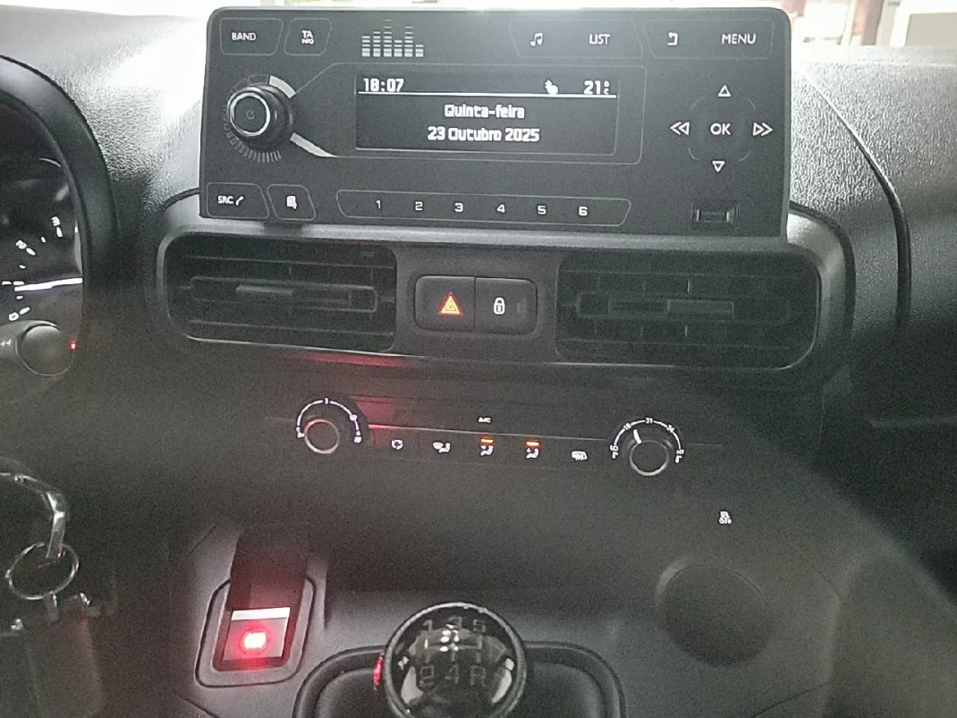 Citroën Berlingo 1.6 HDI Control 2019 - 11400 EUR, 82669 km - AUTO.MOTO.pt - 82669km - foto 14 de 21