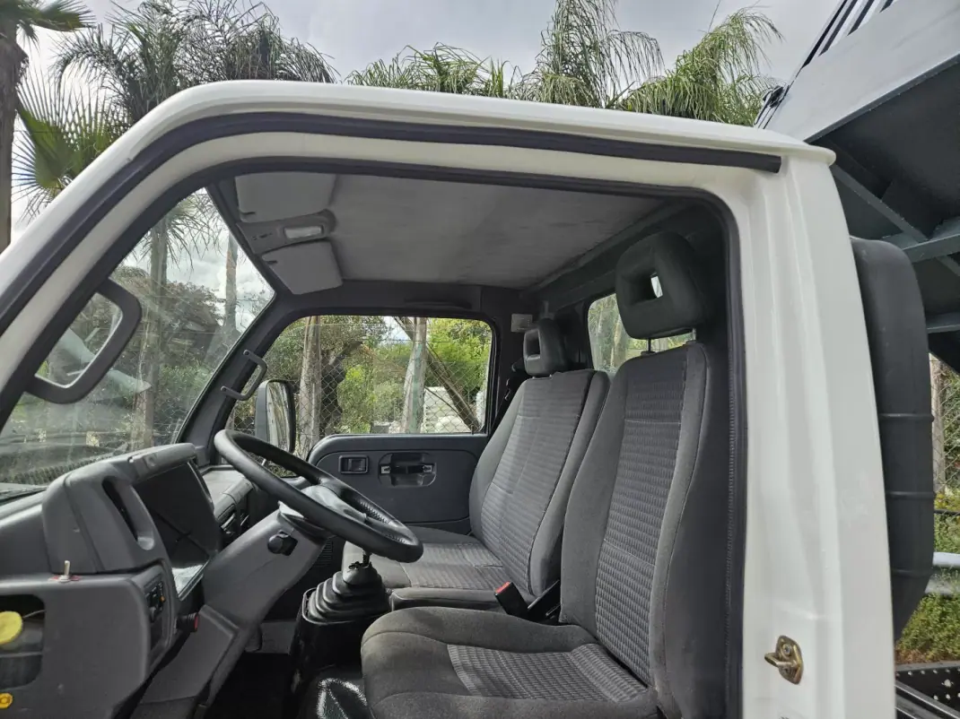 Nissan Cabstar 35.13 2006 - 18500 EUR, 130000 km - 130000km - foto 7 de 8