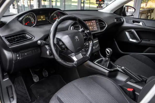 Peugeot 308 SW 2019 - 8250 EUR, 315740 km - AUTO.MOTO.pt - 315740km - foto 22 de 37