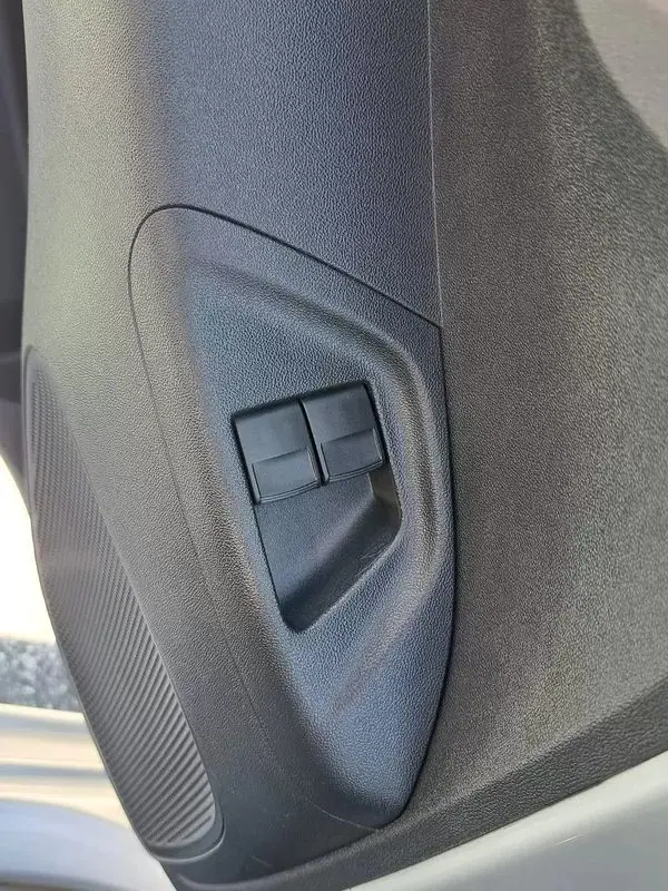 Citroën C1 2018 - 9500 EUR, 80000 km - AUTO.MOTO.pt - 80000km - foto 25 de 39