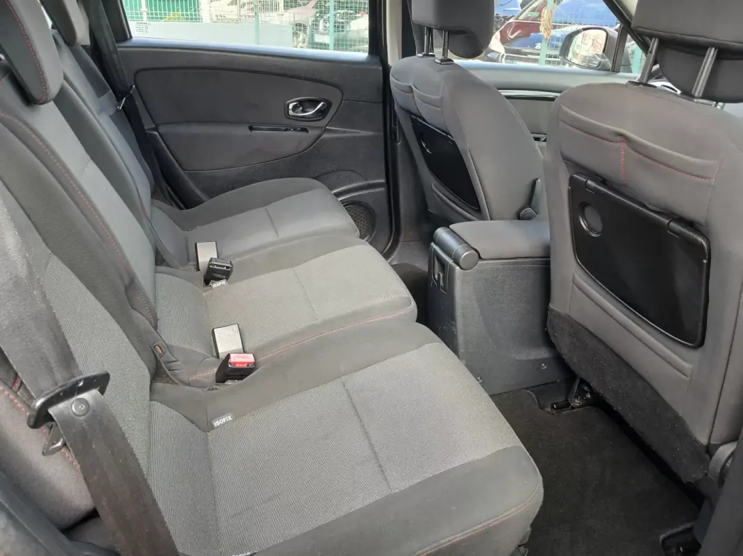 Renault Grand Scénic 2013 - 7600 EUR, 174425 km - AUTO.MOTO.pt - 174425km - foto 20 de 25