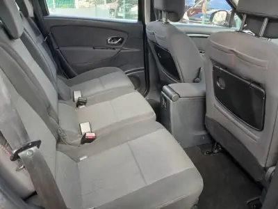 Renault Grand Scénic 2013 - 7600 EUR, 174425 km - AUTO.MOTO.pt - 174425km - foto 20 de 25