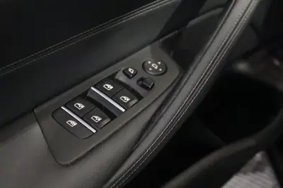 BMW 520 2023 - 29900 EUR, 165000 km - AUTO.MOTO.pt - 165000km - foto 22 de 33