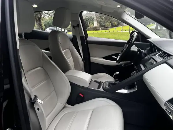 Jaguar E-Pace 2018 - 29750 EUR, 77000 km - AUTO.MOTO.pt - 77000km - foto 43 de 53