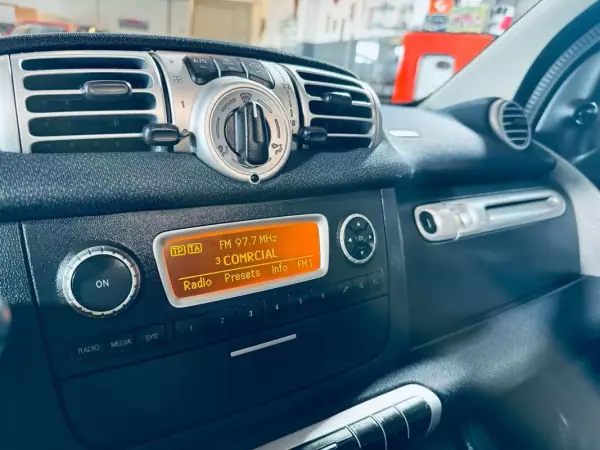 Smart Fortwo Cabrio 2013 - 7490 EUR, 134920 km - AUTO.MOTO.pt - 134920km - foto 21 de 24