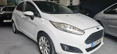 Ford Fiesta 2015 - 6990 EUR, 185000 km - AUTO.MOTO.pt - 185000km - foto 3 de 17