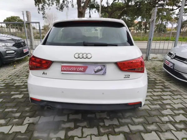 Audi A1 Sportback 2015 - 10900 EUR, 221000 km - AUTO.MOTO.pt - 221000km - foto 5 de 10