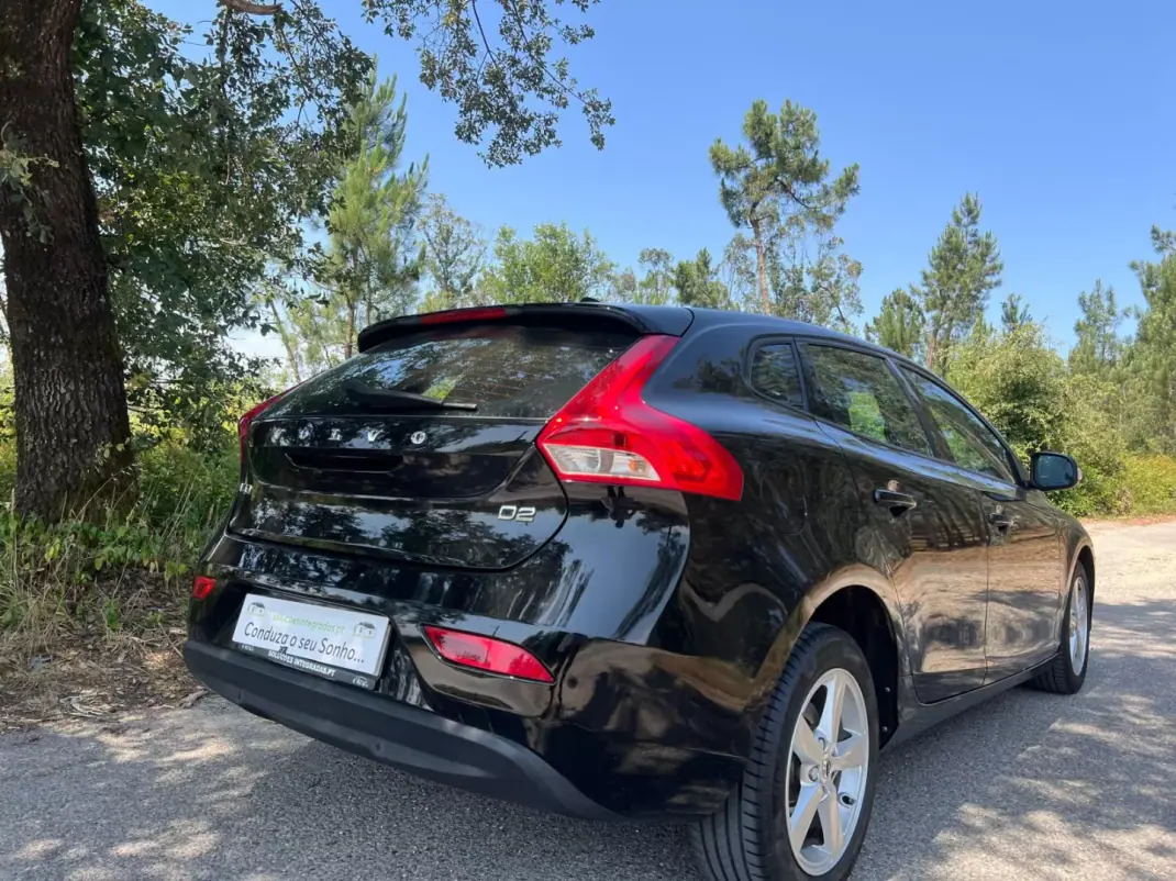 Volvo V40 2017 - 15900 EUR, 120000 km - AUTO.MOTO.pt - 120000km - foto 3 de 39