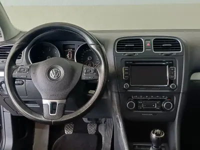 Volkswagen Golf 2010 - 9750 EUR, 222953 km - AUTO.MOTO.pt - 222953km - foto 6 de 13