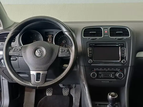 Volkswagen Golf 2010 - 9750 EUR, 222953 km - AUTO.MOTO.pt - 222953km - foto 6 de 13