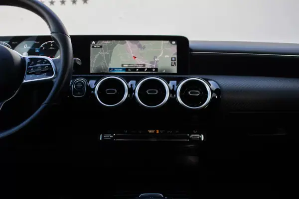 Mercedes-Benz CLA 180 2021 - 20990 EUR, 194000 km - AUTO.MOTO.pt - 194000km - foto 19 de 45
