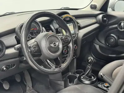 MINI 5 Portas 2016 - 15890 EUR, 167000 km - AUTO.MOTO.pt - 167000km - foto 18 de 34