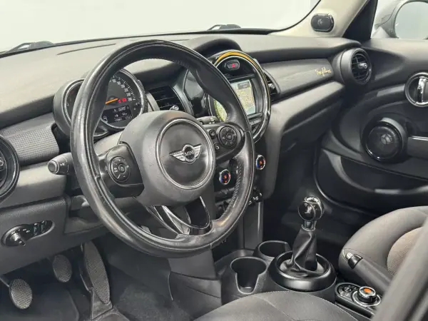 MINI 5 Portas 2016 - 15890 EUR, 167000 km - AUTO.MOTO.pt - 167000km - foto 18 de 34