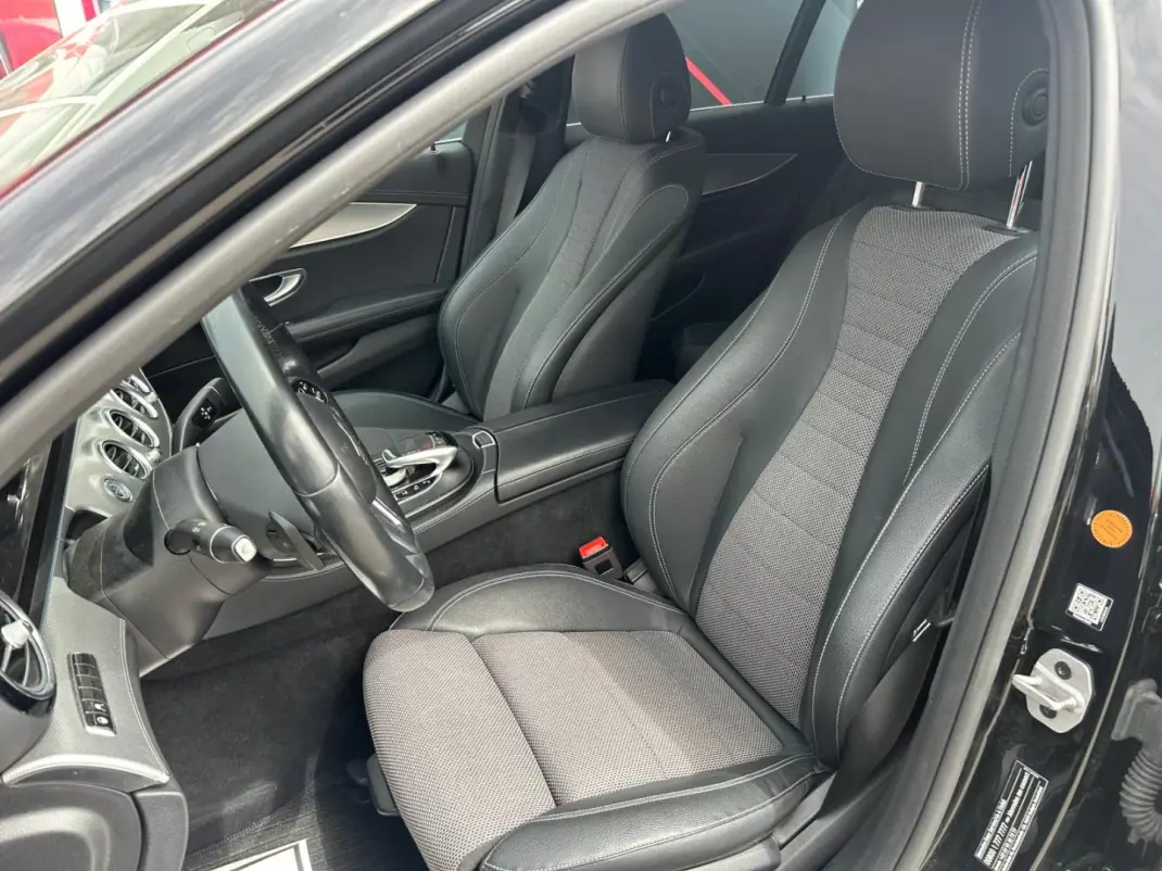 Mercedes-Benz E 300 2020 - 28990 EUR, 140000 km - AUTO.MOTO.pt - 140000km - foto 9 de 23
