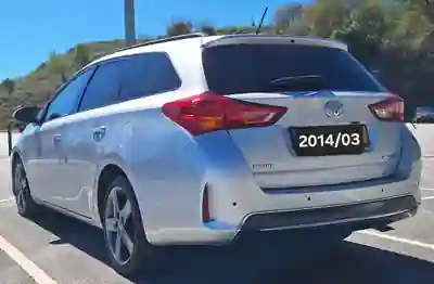 Toyota Auris 2014 - 9990 EUR, 175500 km - foto 4 de 10