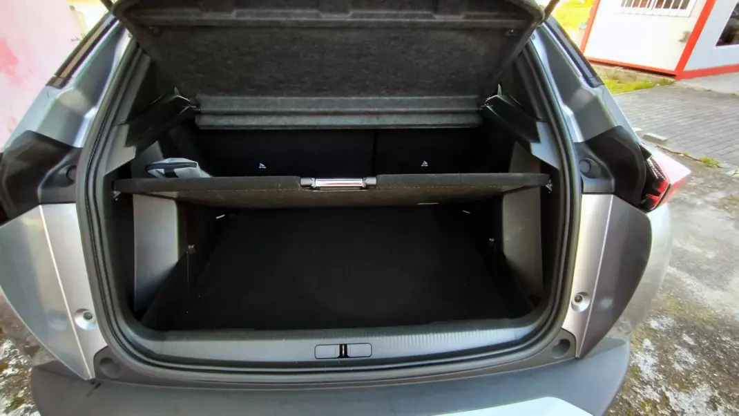 Peugeot 2008 2021 - 17999 EUR, 118000 km - AUTO.MOTO.pt - 118000km - foto 20 de 31