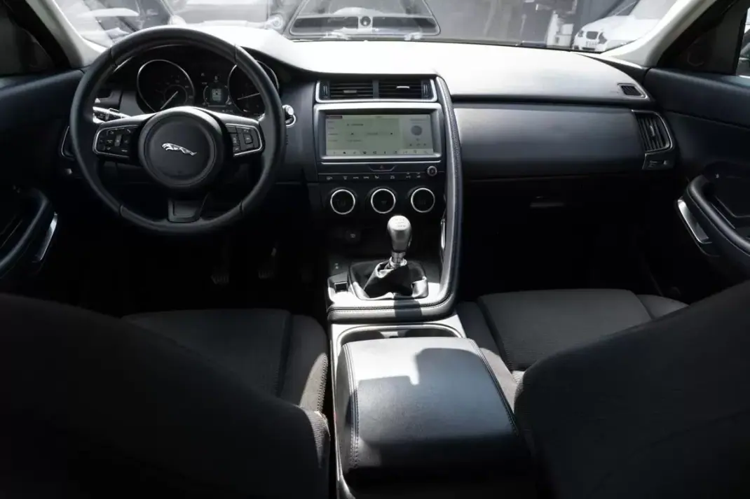 Jaguar E-Pace 2018 - 23900 EUR, 128980 km - 128980km - foto 22 de 29