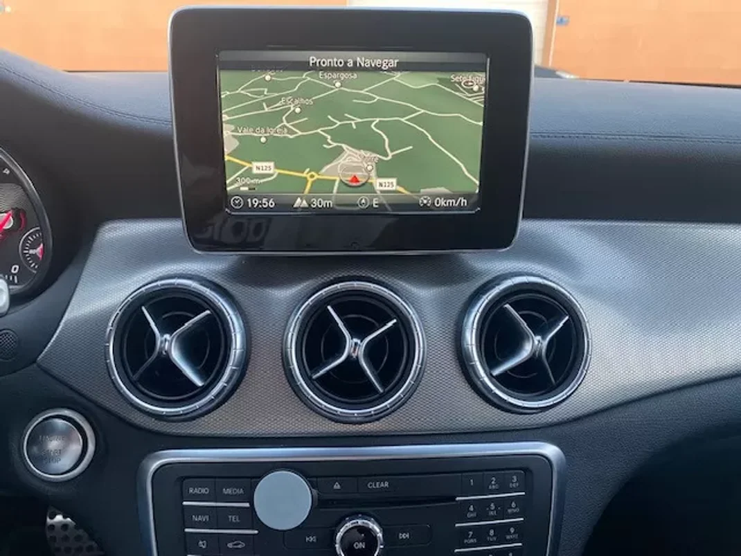 Mercedes-Benz CLA 200 2017 - 22990 EUR, 145650 km - AUTO.MOTO.pt - 145650km - foto 18 de 20