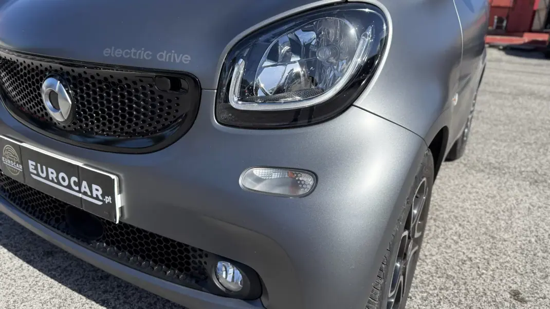 Smart Fortwo Cabrio 2018 - 10490 EUR, 55157 km - AUTO.MOTO.pt - 55157km - foto 17 de 40