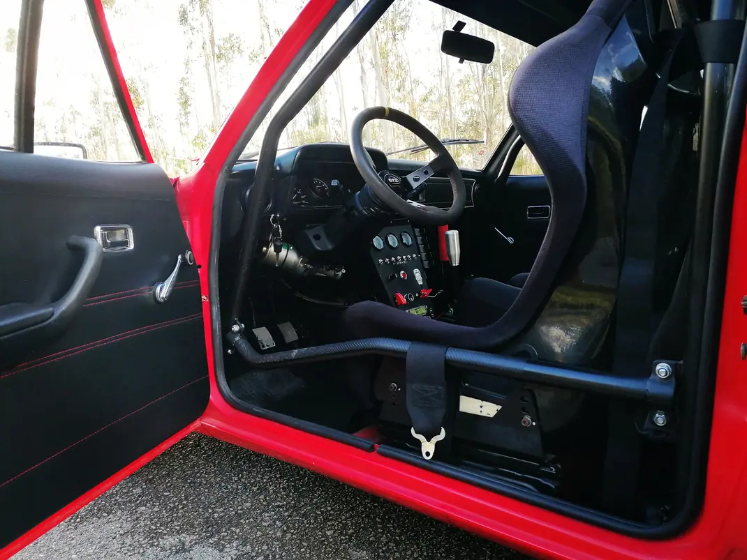 Ford Escort 1976 - 27900 EUR, 125000 km - AUTO.MOTO.pt - 125000km - foto 8 de 15