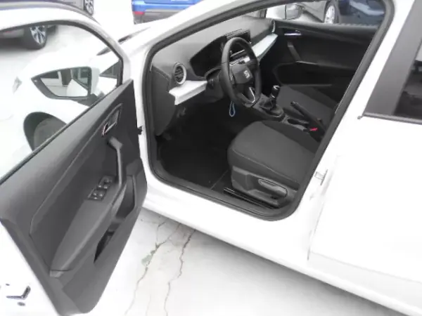 SEAT Ibiza 2025 - 17750 EUR, 17219 km - AUTO.MOTO.pt - 17219km - foto 10 de 13