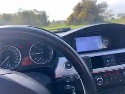 BMW 320 2011 - 7750 EUR, 263000 km - AUTO.MOTO.pt - 263000km - foto 9 de 15