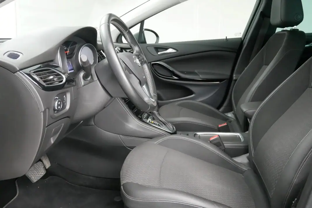 Opel Astra Sports Tourer 2018 - 12500 EUR, 150000 km - AUTO.MOTO.pt - 150000km - foto 3 de 11