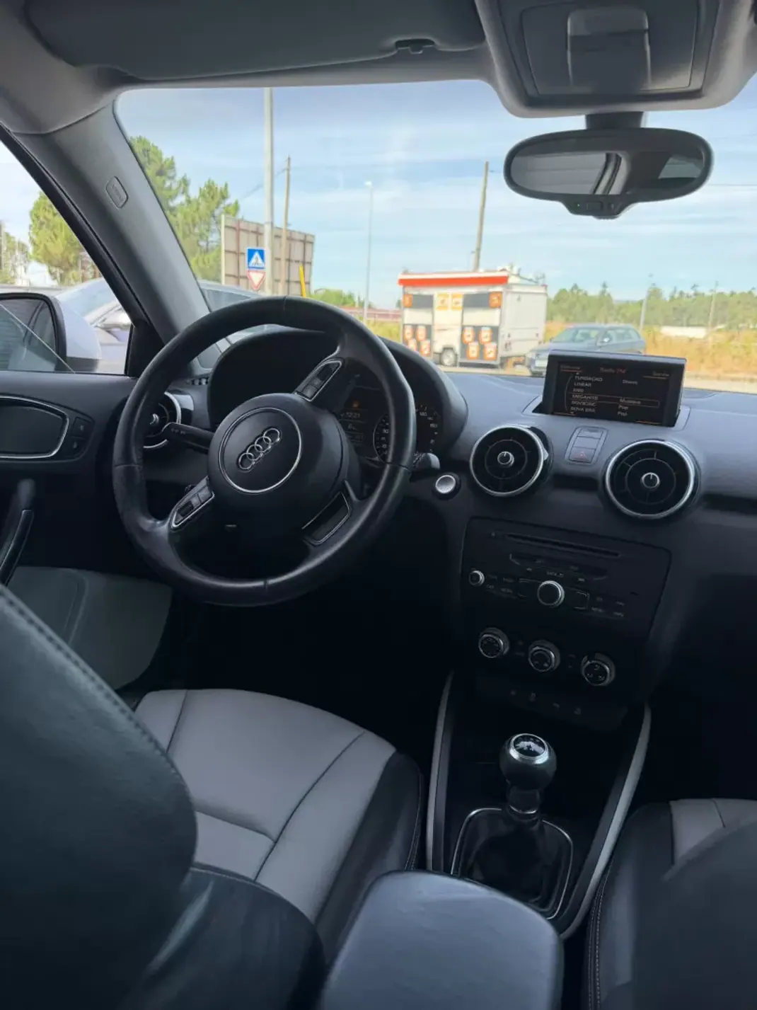 Audi A1 2012 - 10000 EUR, 252568 km - 252568km - foto 16 de 17