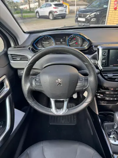 Peugeot 2008 2018 - 13900 EUR, 106900 km - AUTO.MOTO.pt - 106900km - foto 8 de 15