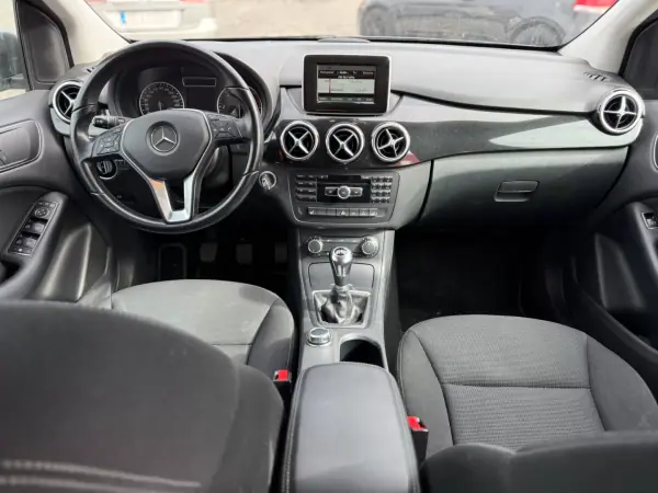 Mercedes-Benz B 180 2014 - 11900 EUR, 259000 km - AUTO.MOTO.pt - 259000km - foto 6 de 17