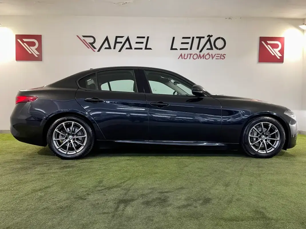 Alfa Romeo Giulia 2016 - 18500 EUR, 153000 km - AUTO.MOTO.pt - 153000km - foto 5 de 35