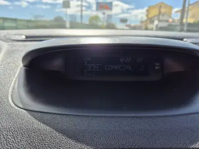 Renault Mégane 2010 - 5250 EUR, 255154 km - AUTO.MOTO.pt - 255154km - foto 18 de 23