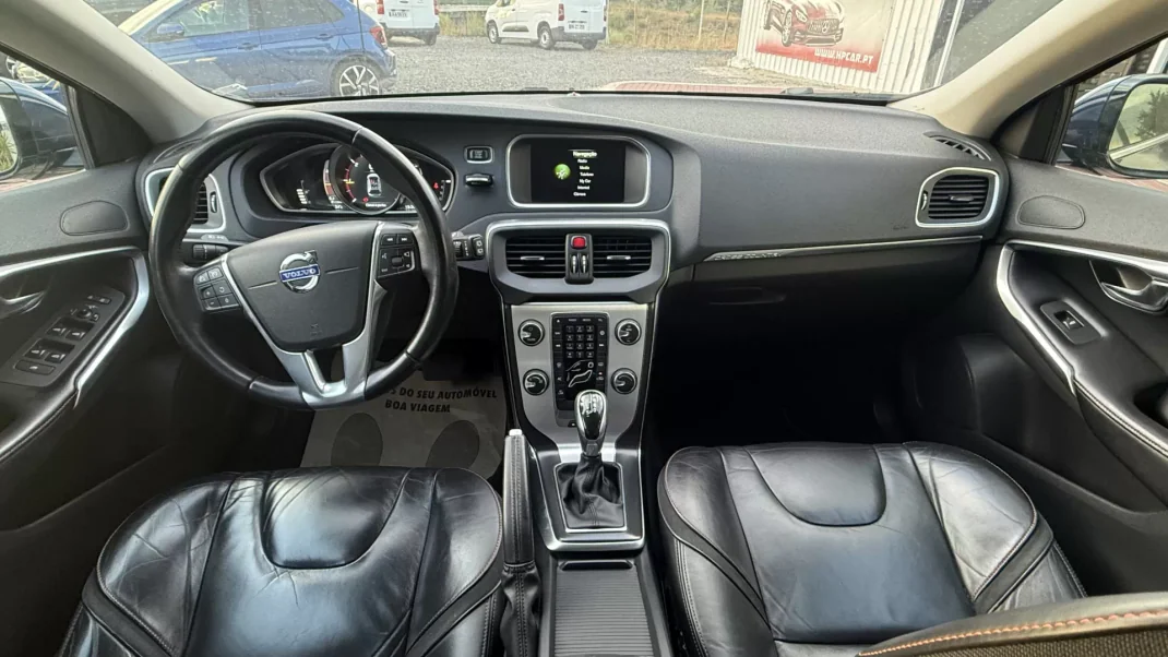 Volvo V40 Cross Country 2015 - 1 EUR, 185000 km - AUTO.MOTO.pt - 185000km - foto 16 de 26
